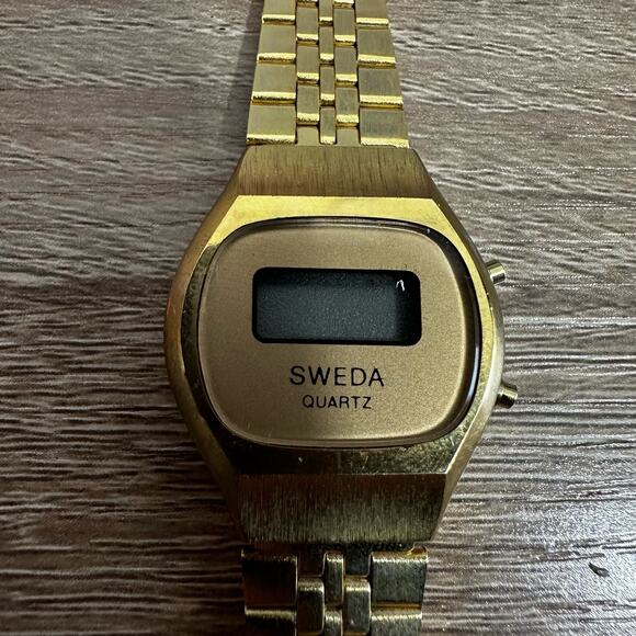 Vintage‎ SWEDA Digital Watch Womens Gold Tone Stainless Steel Quartz Retro 80s - Picture 1 of 9